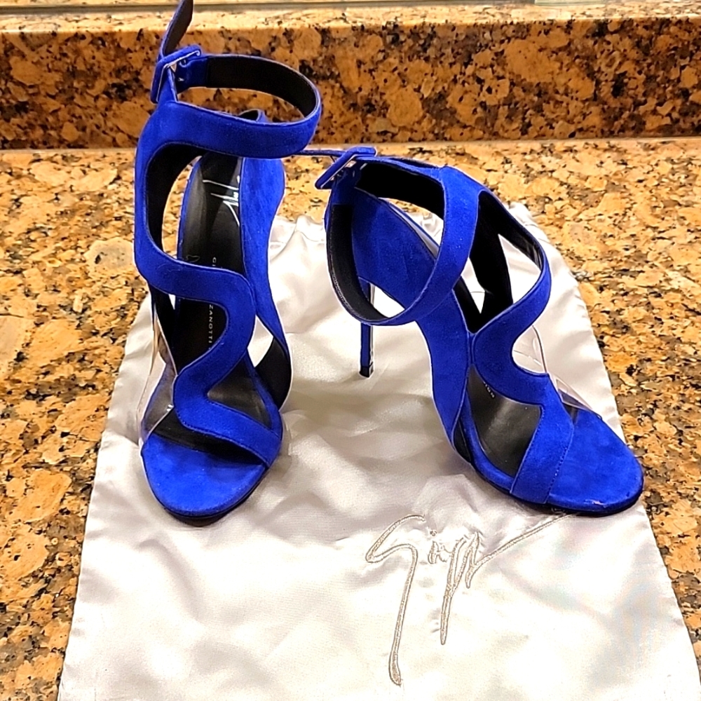 Very sexy Giuseppe Zanotti blue heels. EU Size 7.